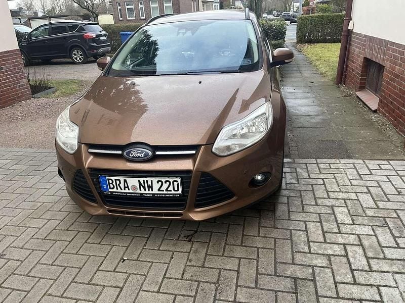 Gebraucht Ford Focus SYNC Edition 105 PS (77 kW) 2013 Braun Kombi