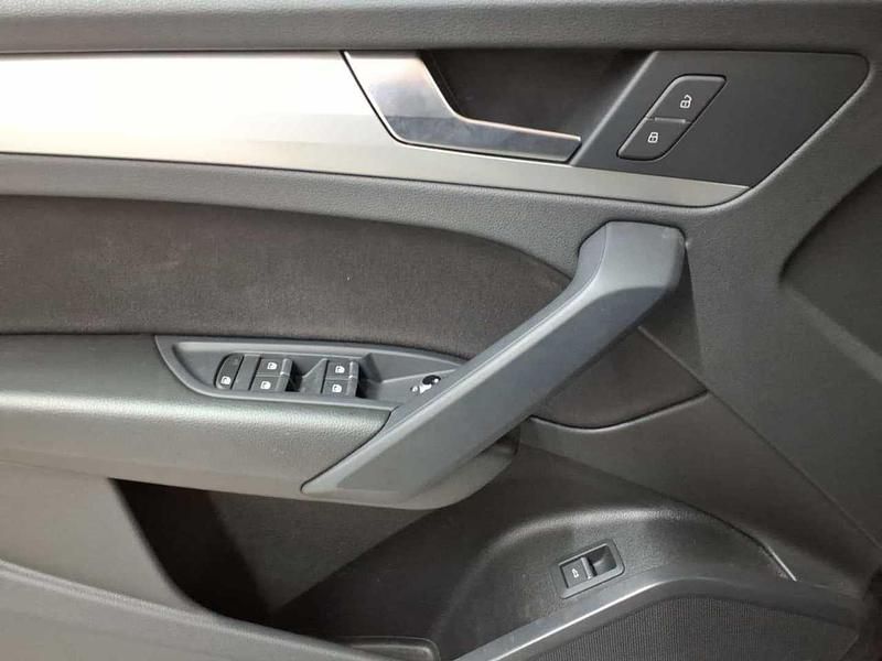 Second-hand Audi Q5 Ambiente 163 CP (119 kW) 2022 Negru SUV