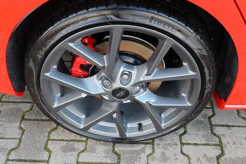 Neu Ford Focus ST 280 PS (205 kW) 2025 Rot Limousine