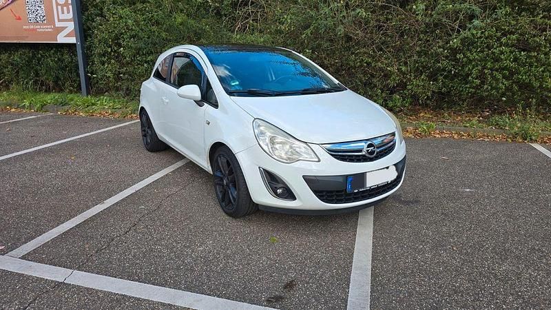 Weiß Gebraucht 2011 Opel Corsa Edition Kleinwagen | 2.750 € (Fairer Preis) - Bild 1/4