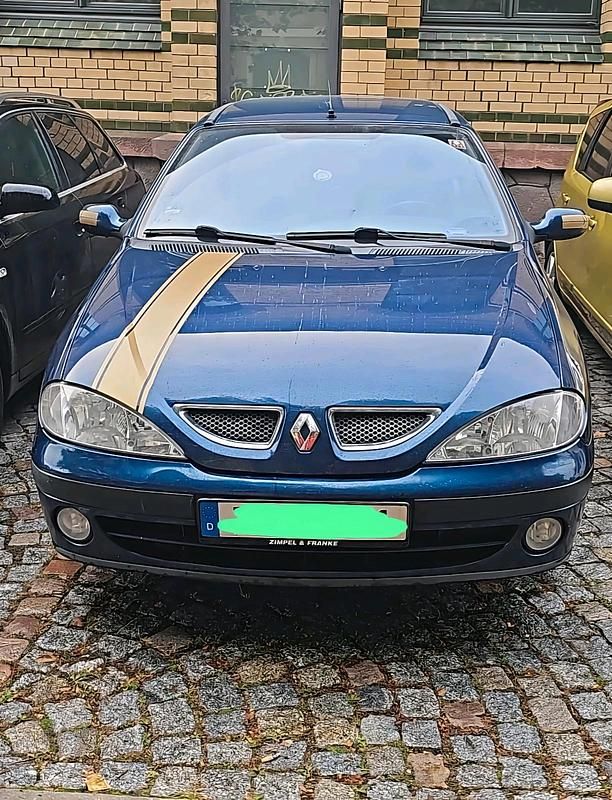 Blau Gebraucht 2001 Renault Mégane GrandTour Kombi | 550 € (Fairer Preis) - Bild 1/2
