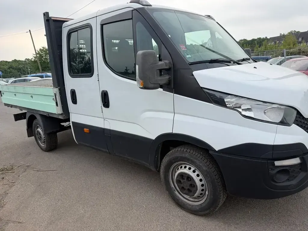 Gebraucht Iveco Daily 126 PS (92 kW) 2015 Weiß Limousine