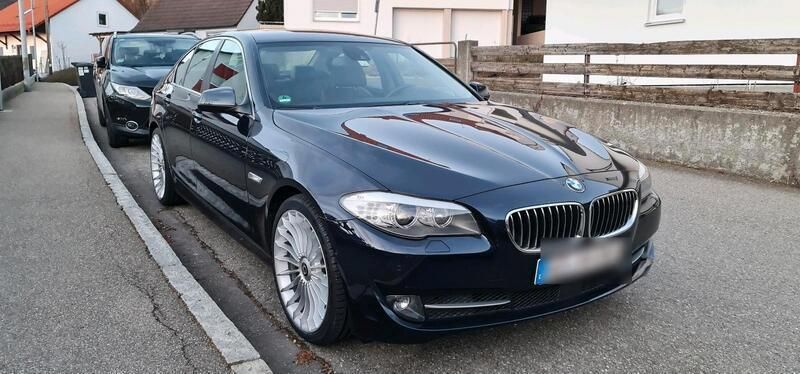 Blau Gebraucht 2011 BMW 520 Limousine | 15.700 € (Teuer) - Bild 1/4