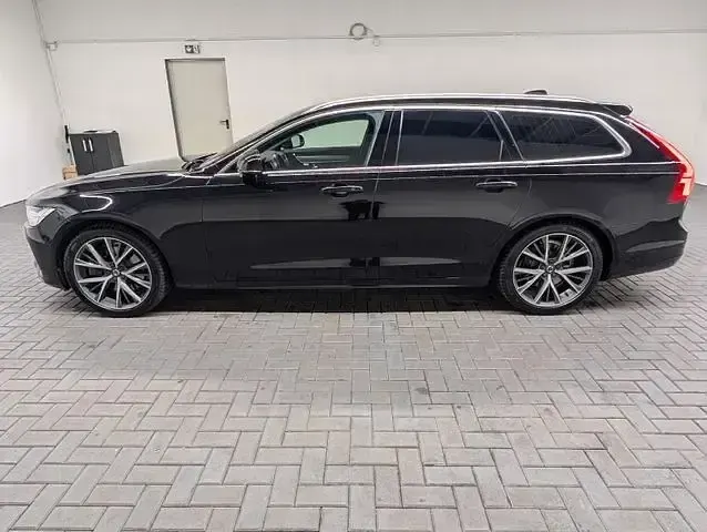 Second-hand Volvo V90 Momentum 254 CP (186 kW) 2020 Negru Break