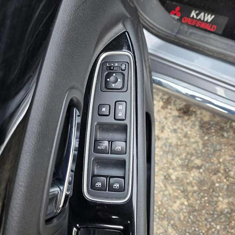 Gebraucht Mitsubishi Outlander P-HEV Top 121 PS (88 kW) 2017 Platinumgrau SUV