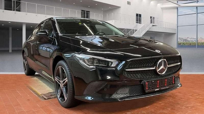 Nachtschwarz Gebraucht 2021 Mercedes CLA250e Limousine | 23.980 € (Superpreis) - Bild 1/3