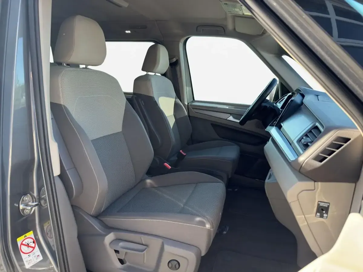 Używany VW Multivan Life 150 KM (110 kW) 2023 Szary Minivan