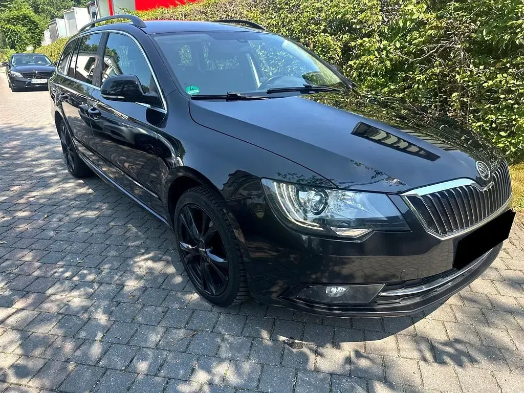 Gebraucht Skoda Superb Exclusive 170 PS (125 kW) 2015 Schwarz Kombi