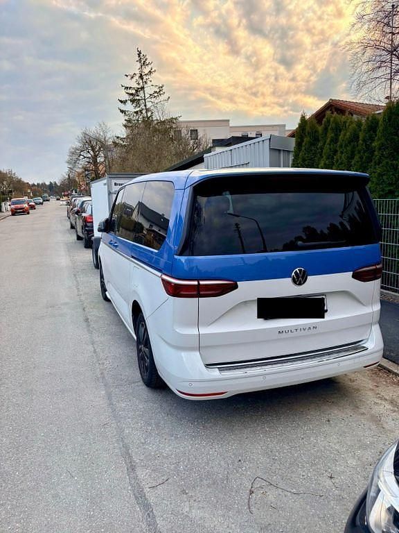 Gebraucht VW Multivan 204 PS (150 kW) 2024 Blau Van