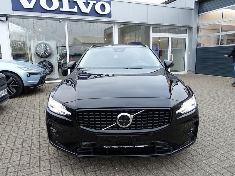 Gebraucht Volvo V60 Ultra 197 PS (144 kW) 2025 Schwarz Kombi