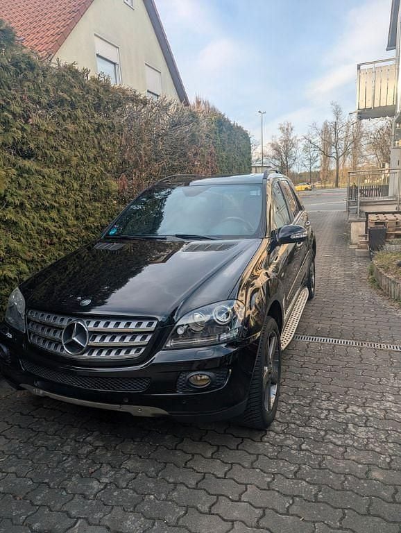 Gebraucht Mercedes ML320 224 PS (164 kW) 2008 Schwarz SUV