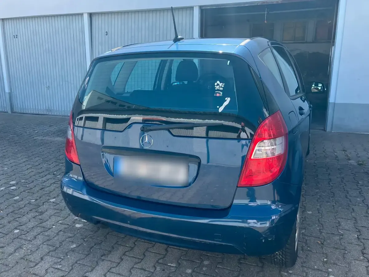 Gebraucht Mercedes A180 109 PS (80 kW) 2010 Blau Limousine