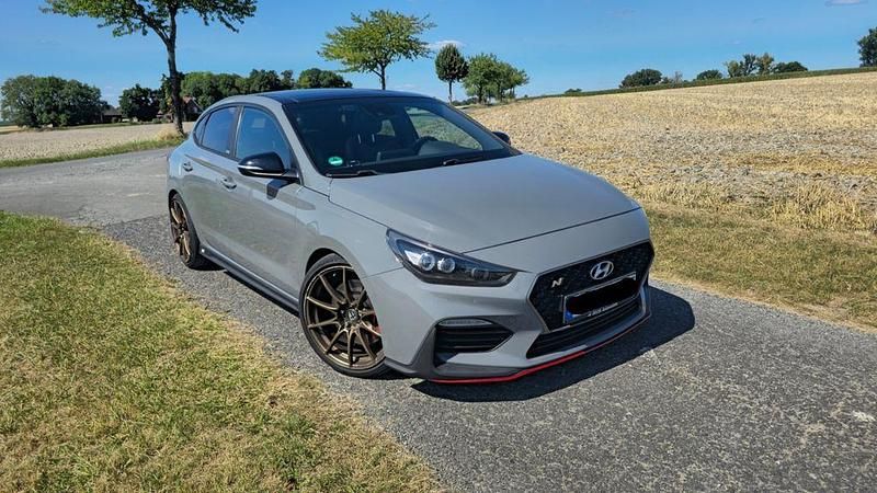 Grau Gebraucht 2019 Hyundai i30 N Performance Limousine | 20.500 € (Guter Preis) - Bild 1/4