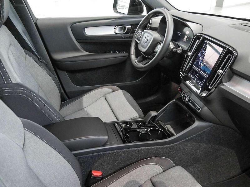 Gebraucht Volvo XC40 Plus 163 PS (119 kW) 2026 Schwarz SUV