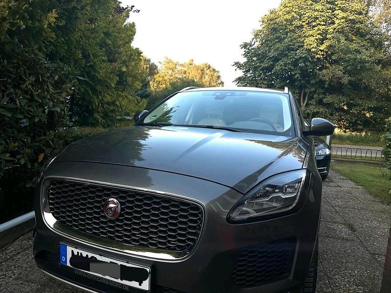 Grau Gebraucht 2018 Jaguar E-Pace S SUV | 24.000 € (Etwas zu teuer) - Bild 1/4