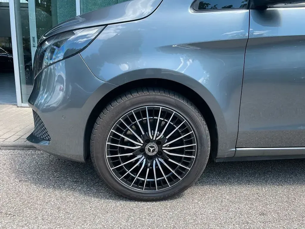 Gebraucht Mercedes V250 190 PS (139 kW) 2023 Selenitgrau Van / Kleinbus