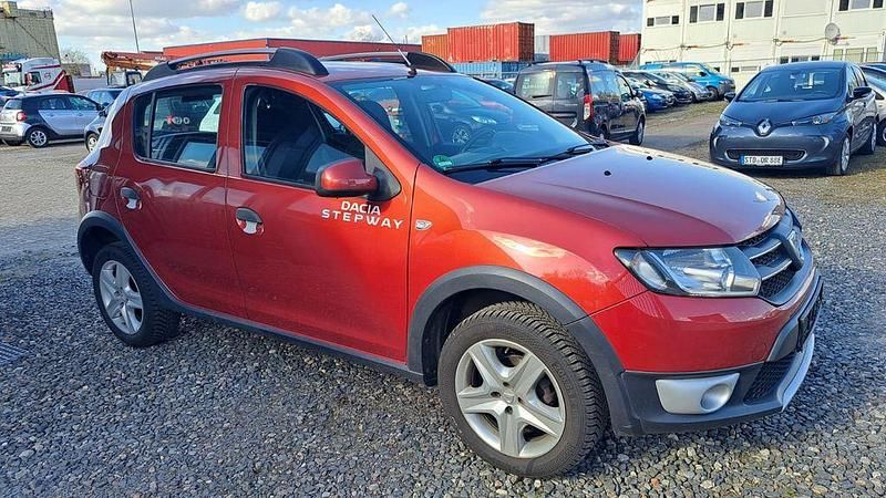 Gebraucht Dacia Sandero Prestige 90 PS (66 kW) 2014 Rot SUV