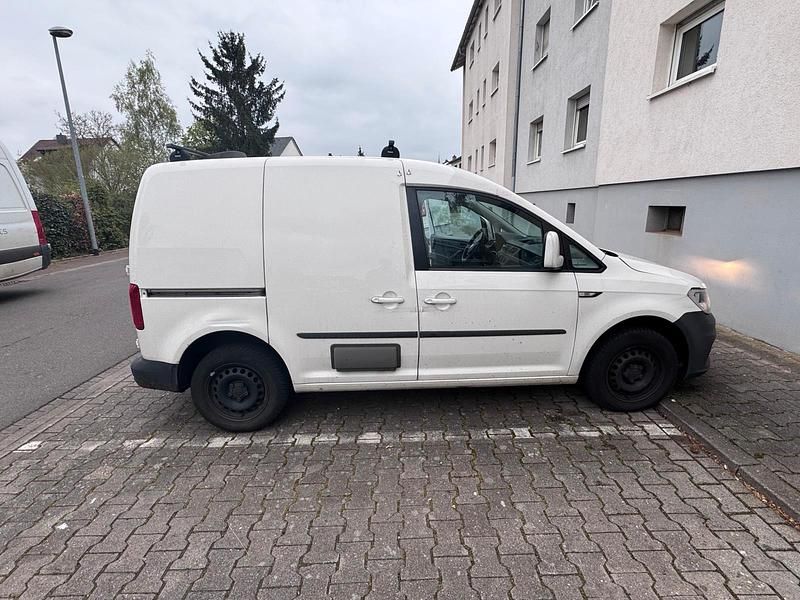 Second-hand VW Caddy 101 CP (74 kW) 2016 Alb Monovolum