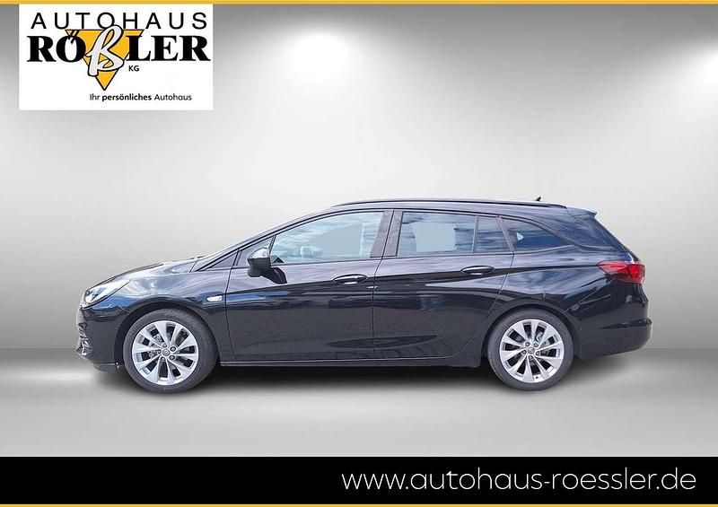 Onyx schwarz Gebraucht 2021 Opel Astra Ultimate Kombi | 17.699 € (Teuer) - Bild 1/4