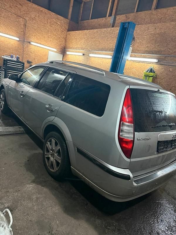 Gebraucht Ford Mondeo Ghia 146 PS (107 kW) 2005 Grau Kombi