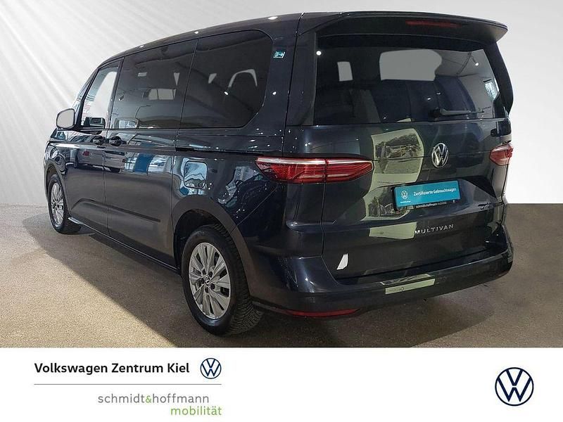 Second-hand VW Multivan Life 150 CP (110 kW) 2024 Albastru Monovolum