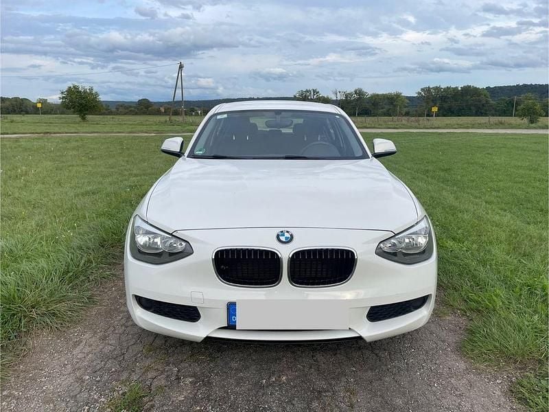 Weiß Gebraucht 2012 BMW 116 Kleinwagen | 7.400 € (Fairer Preis) - Bild 1/4