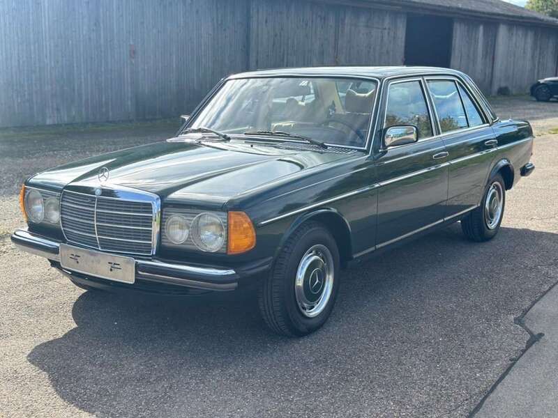 Grün Gebraucht 1979 Mercedes 230 Limousine | 7.000 € - Bild 1/4