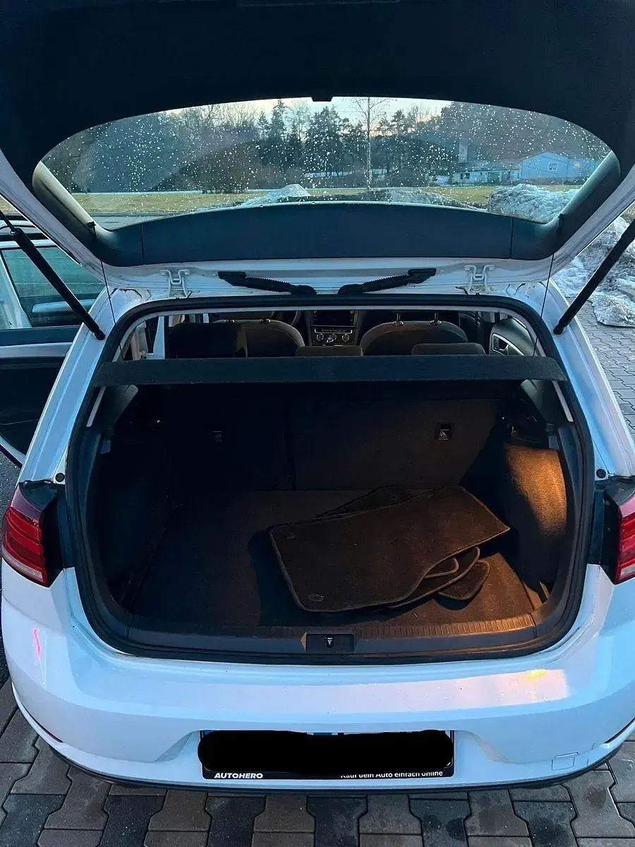 Gebraucht VW Golf VII Trendline 86 PS (63 kW) 2018 Weiß Limousine