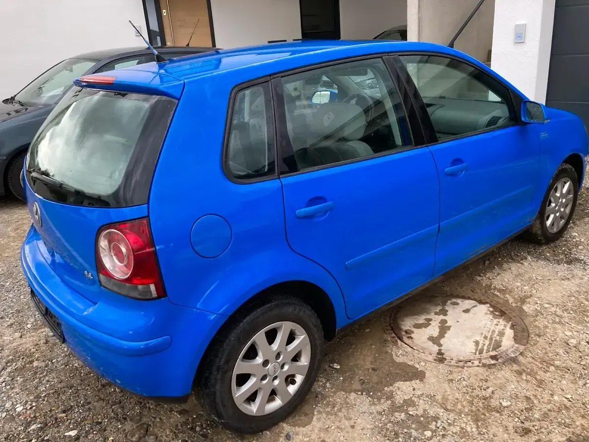 Gebraucht VW Polo 75 PS (55 kW) 2005 Blau Kleinwagen