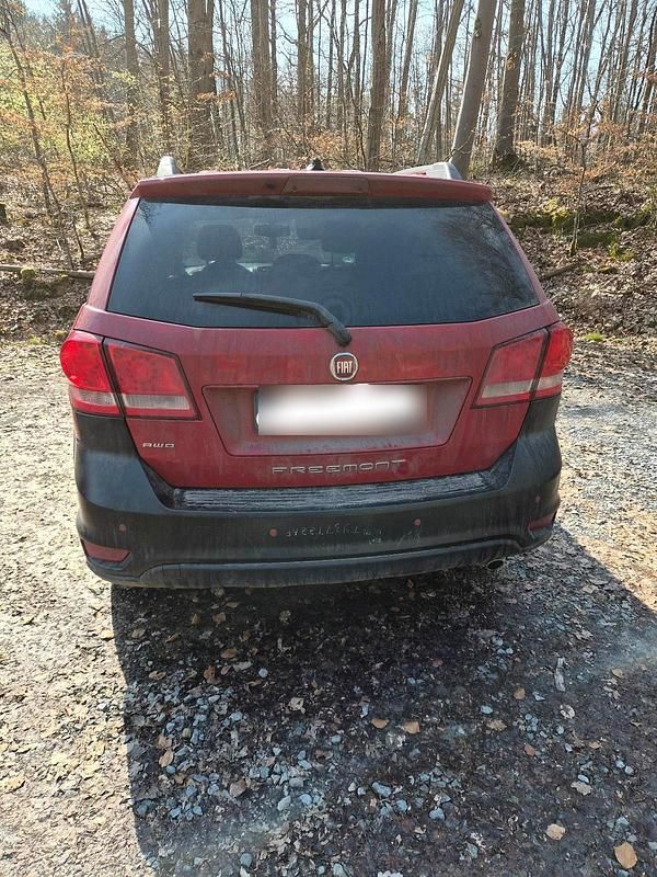 Gebraucht Fiat Freemont 170 PS (125 kW) 2013 Rot SUV