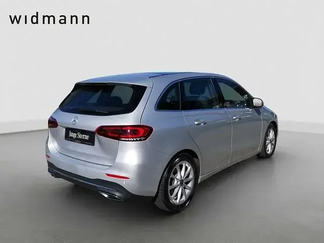 Gebraucht Mercedes B220 190 PS (139 kW) 2022 Iridiumsilber metallic Kleinwagen
