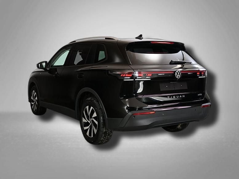 Neu VW Tiguan 150 PS (110 kW) 2025 Grenadillschwarz metallic SUV