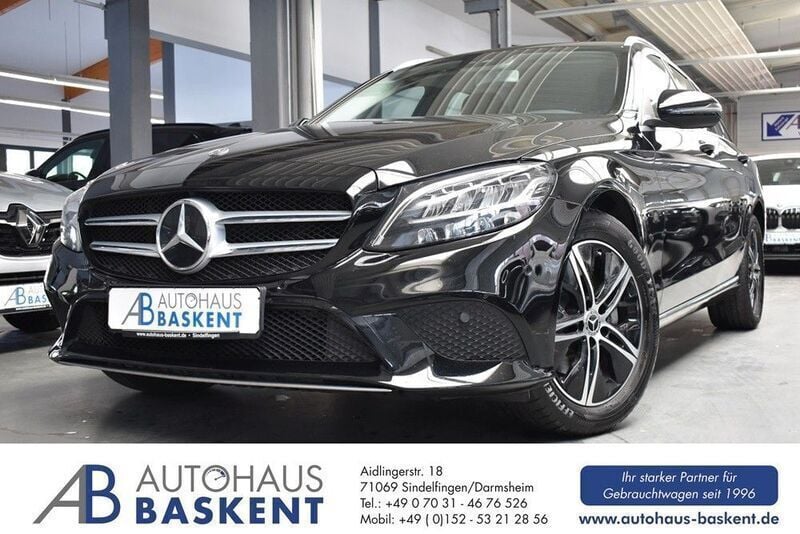 Schwarz Gebraucht 2020 Mercedes C220 Avantgarde Limousine | 23.450 € (Superpreis) - Bild 1/4