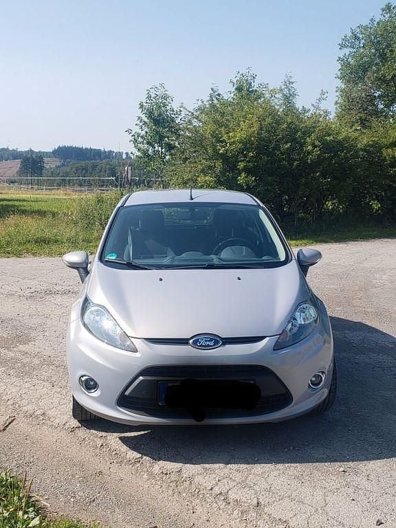 Silber Gebraucht 2012 Ford Fiesta Trend Kleinwagen | 5.950 € (Etwas zu teuer) - Bild 1/3