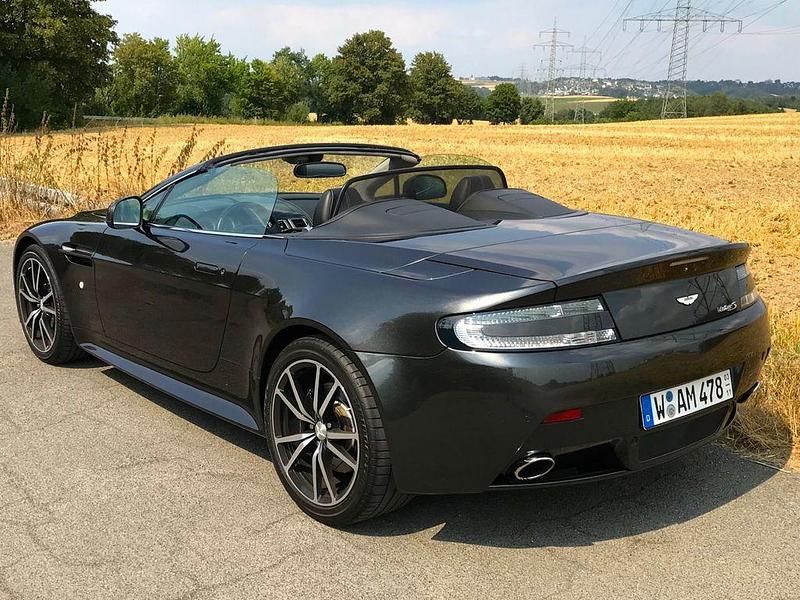 Grau Gebraucht 2013 Aston Martin V8 Vantage Coupé | 69.900 € (Etwas zu teuer) - Bild 1/4