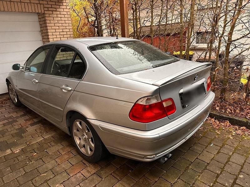 Silber Gebraucht 1998 BMW 320 Basis Limousine | 2.659 € (Fairer Preis) - Bild 1/4