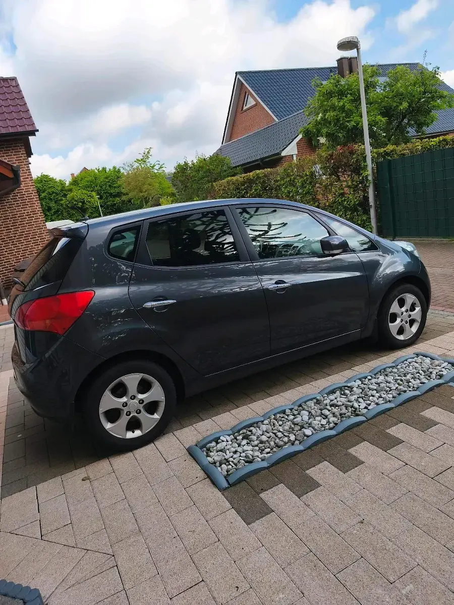 Używany Kia Ceed 90 KM (66 kW) 2013 Szary Hatchback