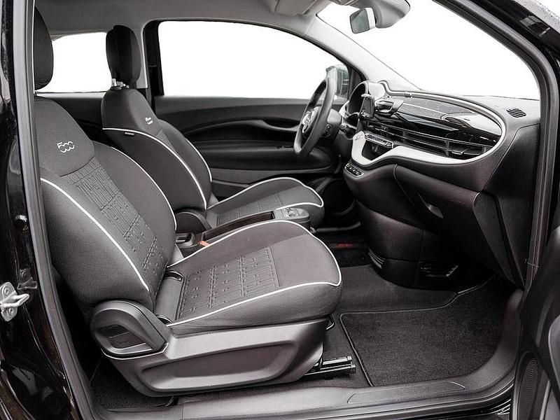 Gebraucht Fiat 500e Action 69 kW (95 PS) 2022 Schwarz Kleinwagen