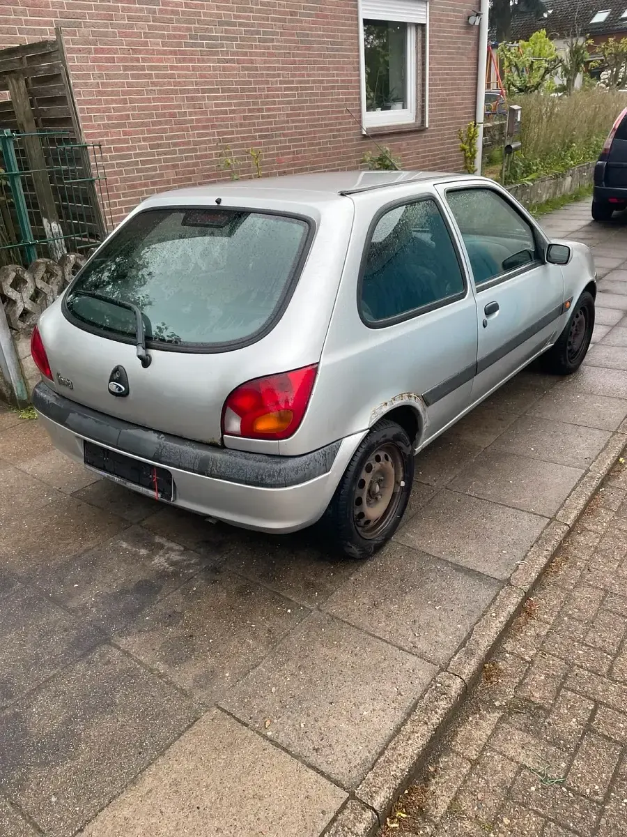 Gebraucht Ford Fiesta 60 PS (44 kW) 2002 Silber Kleinwagen