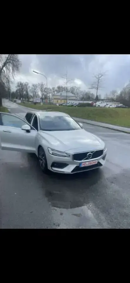 Gebraucht Volvo V60 Momentum 190 PS (139 kW) 2019 Kombi