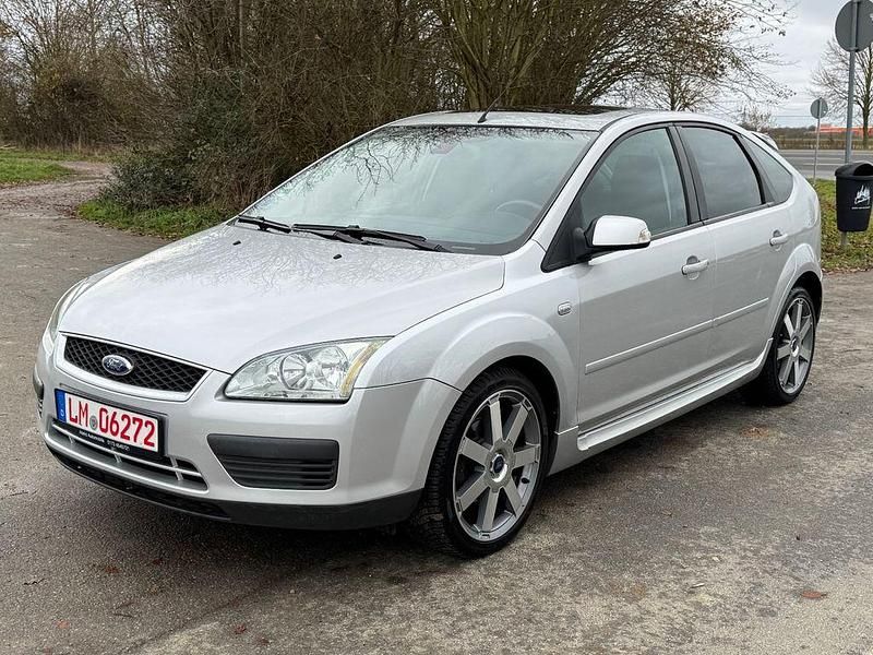 Silber Gebraucht 2007 Ford Focus Titanium Limousine | 4.499 € (Fairer Preis) - Bild 1/4