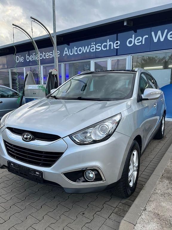 Silber Gebraucht 2011 Hyundai ix35 Style SUV | 9.690 € (Guter Preis) - Bild 1/4