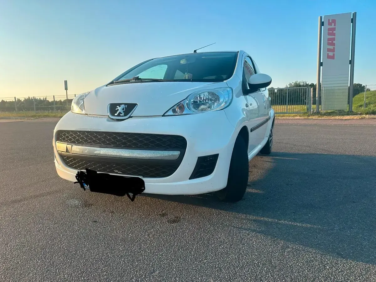 Gebraucht Peugeot 107 68 PS (50 kW) 2012 Weiß Kleinwagen