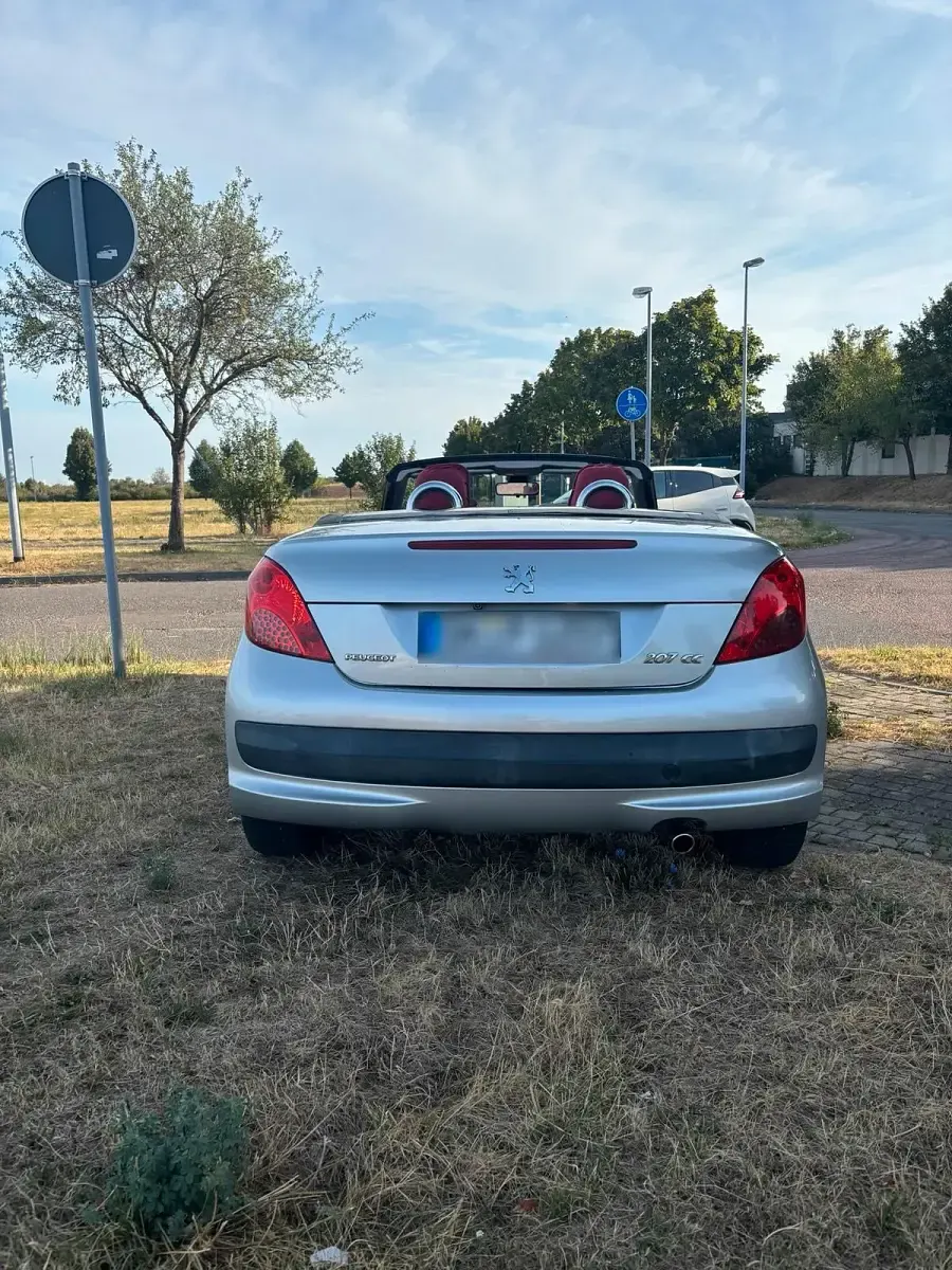 Gebraucht Peugeot 207 CC 120 PS (88 kW) 2008 Silber Cabrio