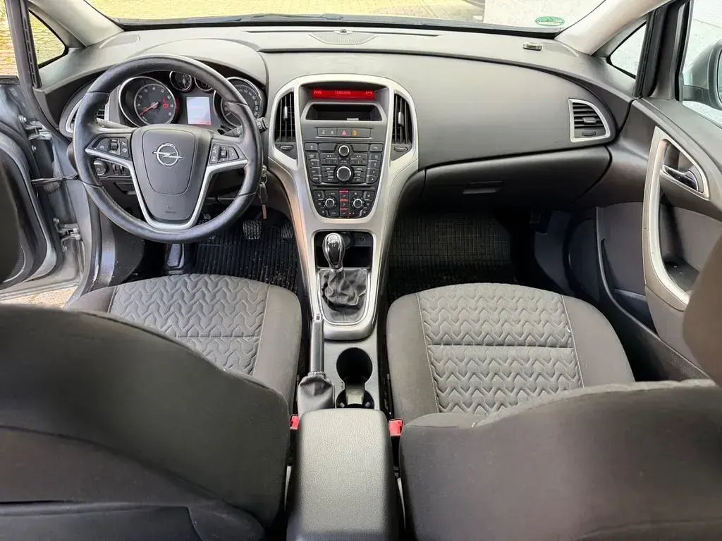 Gebraucht Opel Astra Active 101 PS (74 kW) 2013 Silber Limousine