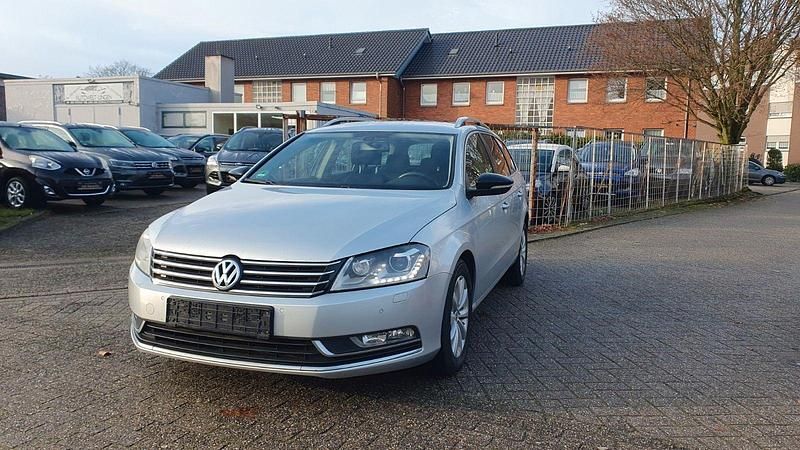 Silber Gebraucht 2014 VW Passat Edition Kombi | 5.995 € (Fairer Preis) - Bild 1/4