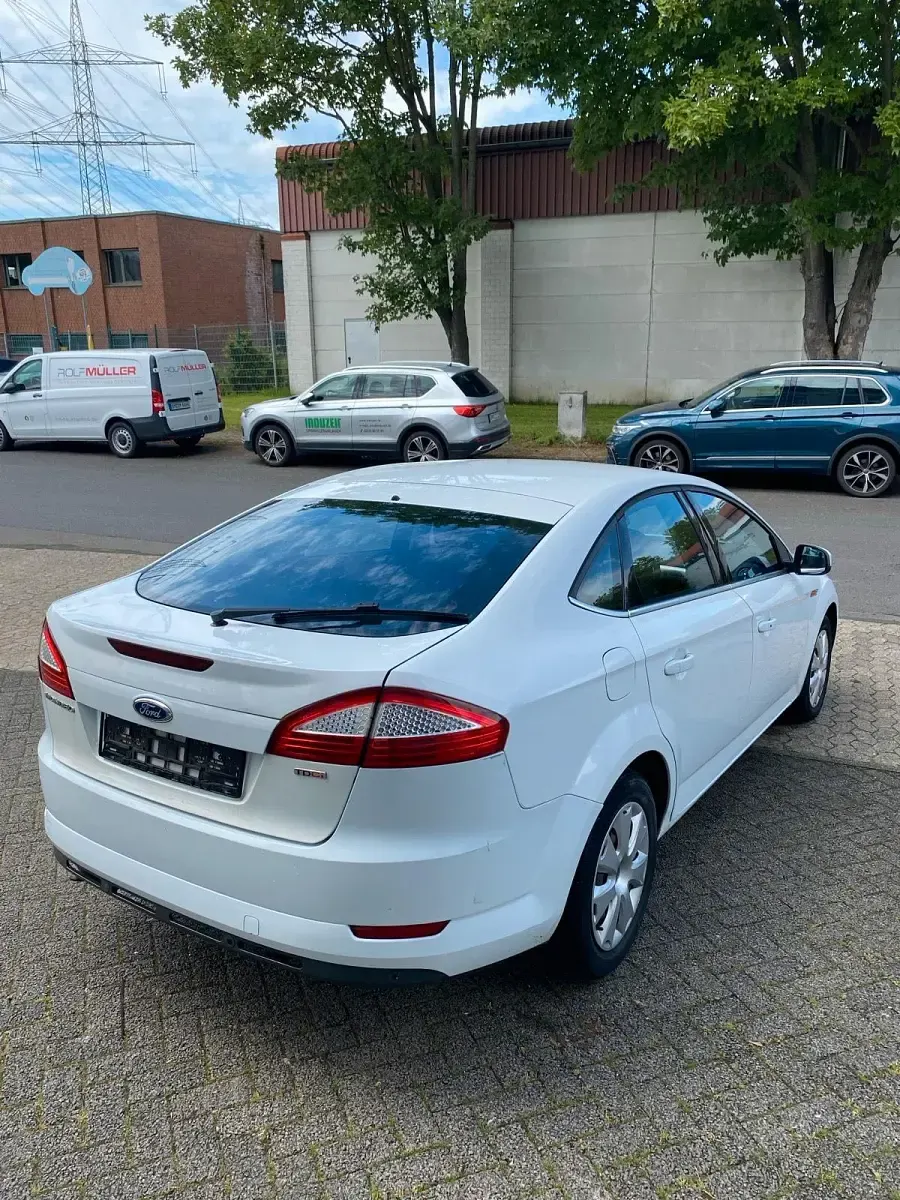 Używany Ford Mondeo 140 KM (102 kW) 2010 Biały Sedan/Limuzyna