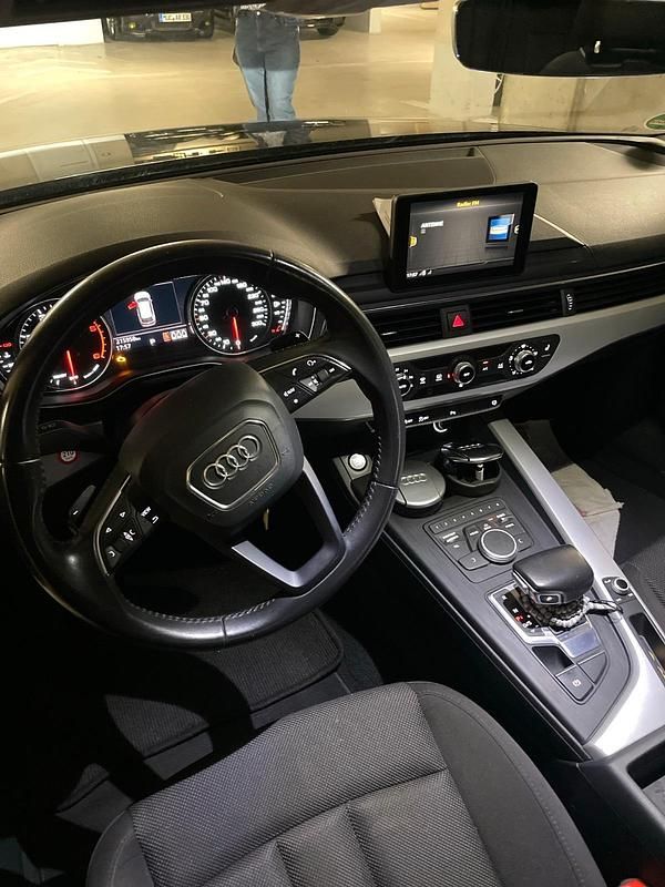 Schwarz Gebraucht 2016 Audi A4 Kombi | 11.000 € (Superpreis) - Bild 1/4