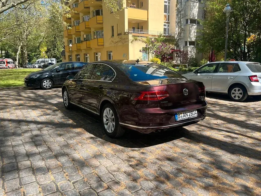 Gebraucht VW Passat Highline 179 PS (131 kW) 2016 Rot Limousine