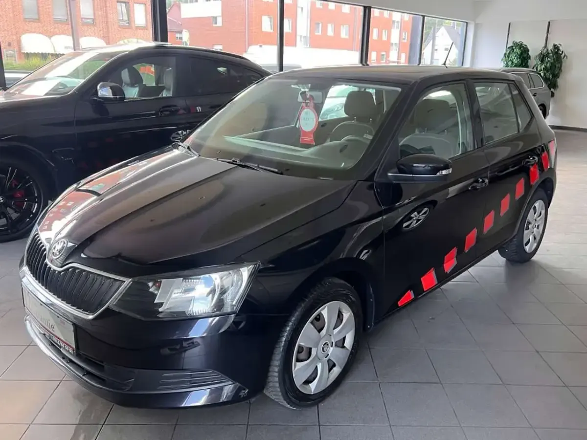 Gebraucht Skoda Fabia Ambition 60 PS (44 kW) 2016 Cerna magic/black magic Kleinwagen